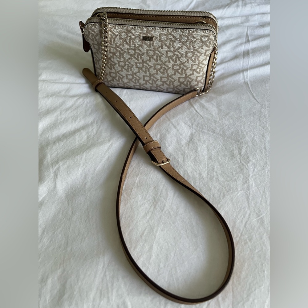 Dkny Crossbody Bag In A Perfect Condition As New Gem
